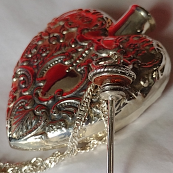 Stupendous Sterling Large Lady's Perfume Heart Fla - Picture 5 of 15